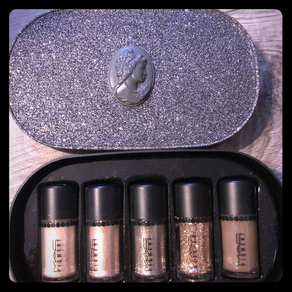 MAC set of pigments and glitters